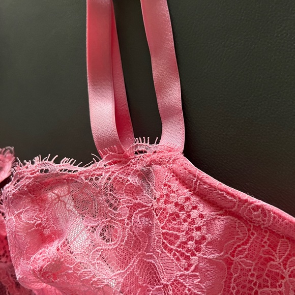 NWT-Victoria’s Secret very sexy push-up 34DDD - Picture 3 of 4